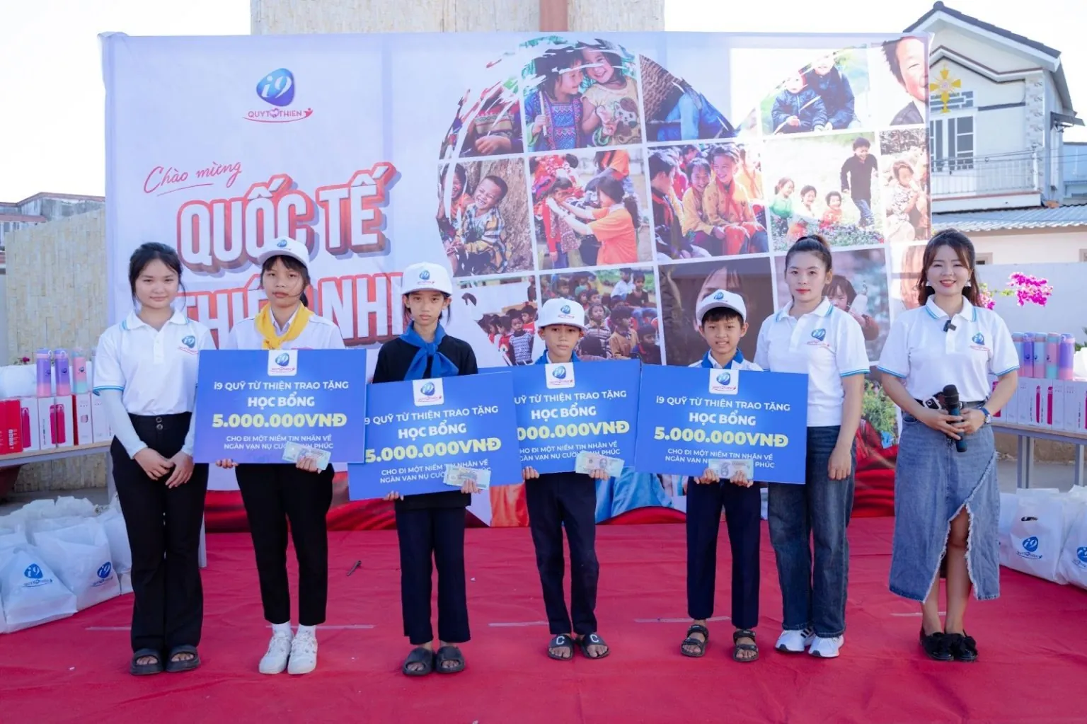 Hình ảnh đội ngũ hỗ trợ khách hàng chuyên nghiệp của Hi88.