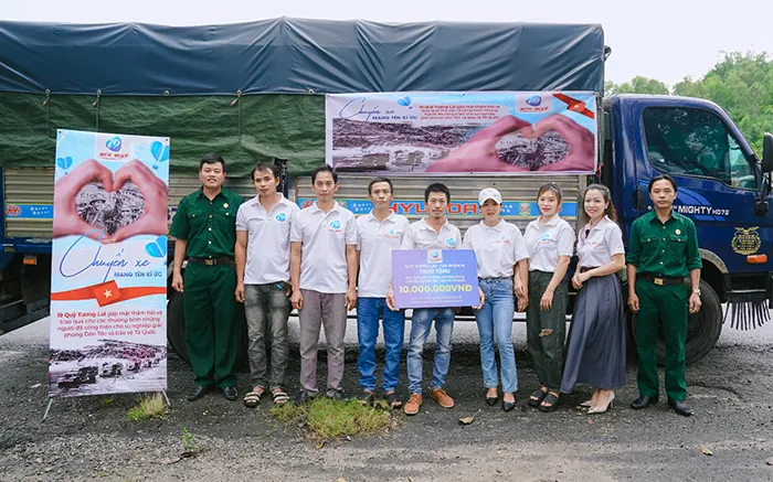 Hình ảnh đội ngũ hỗ trợ khách hàng tận tâm của Hi88.